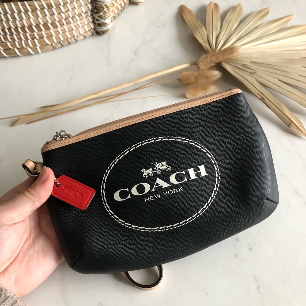 Coach Wristlet ♥️
